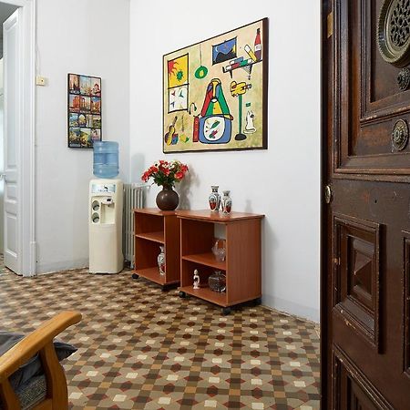 B&B Estudiantes Balmes Barcelona Exterior photo