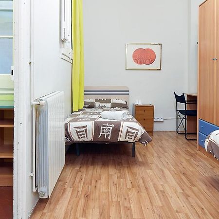 B&B Estudiantes Balmes Barcelona Exterior photo