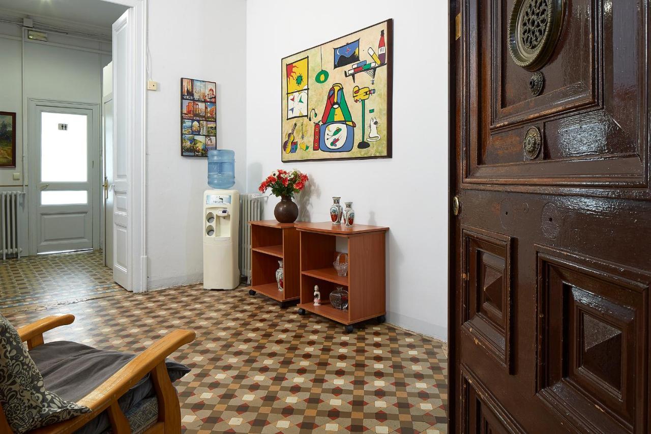 B&B Estudiantes Balmes Barcelona Exterior photo