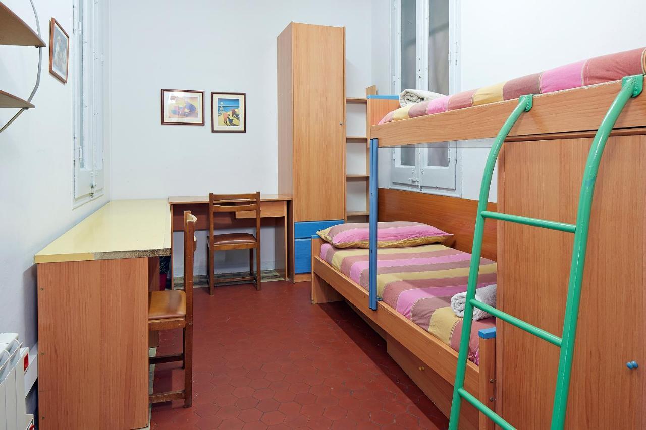 B&B Estudiantes Balmes Barcelona Exterior photo