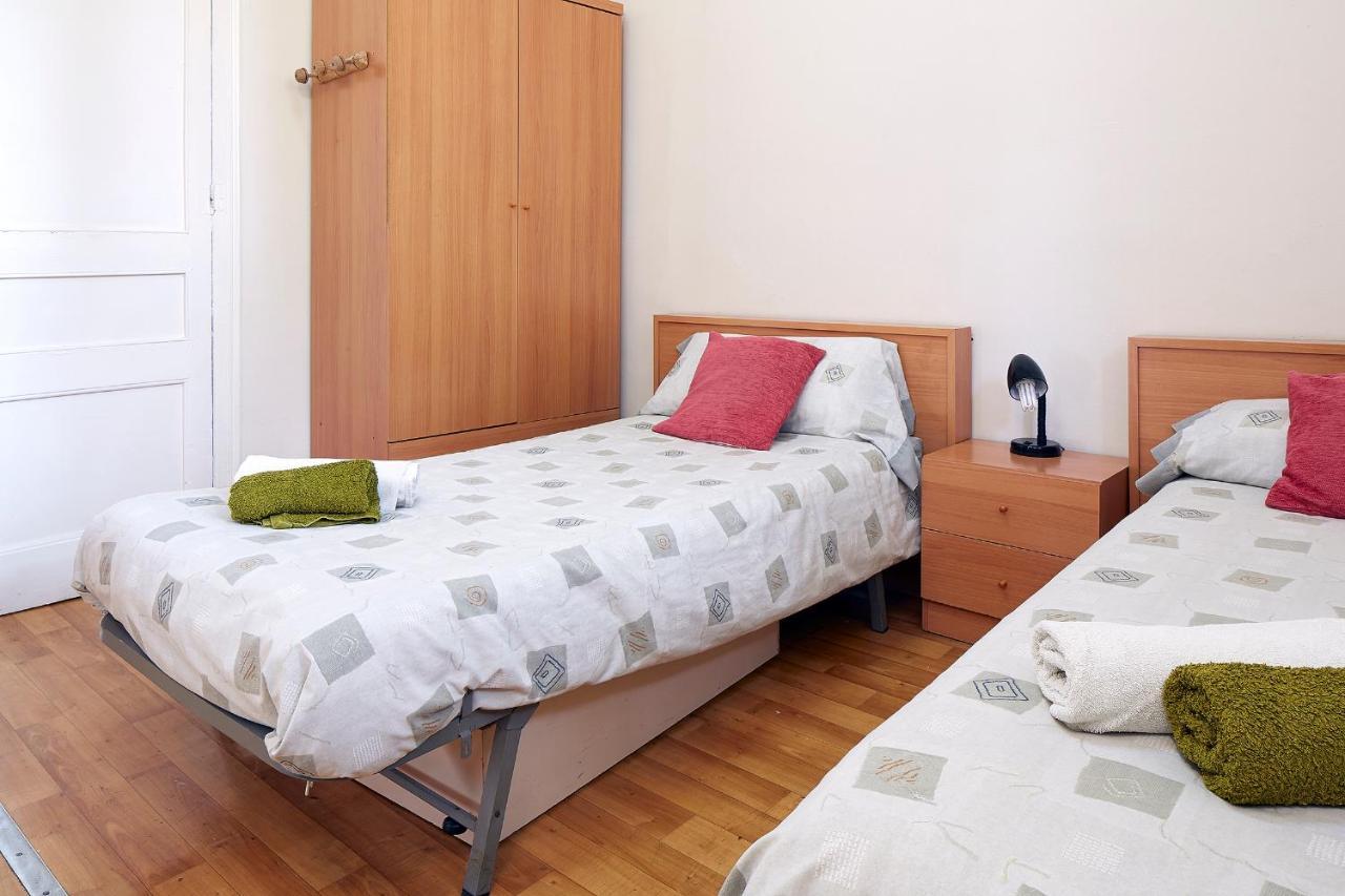 B&B Estudiantes Balmes Barcelona Exterior photo
