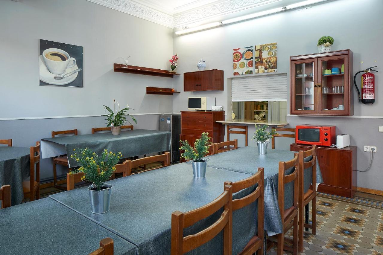 B&B Estudiantes Balmes Barcelona Exterior photo