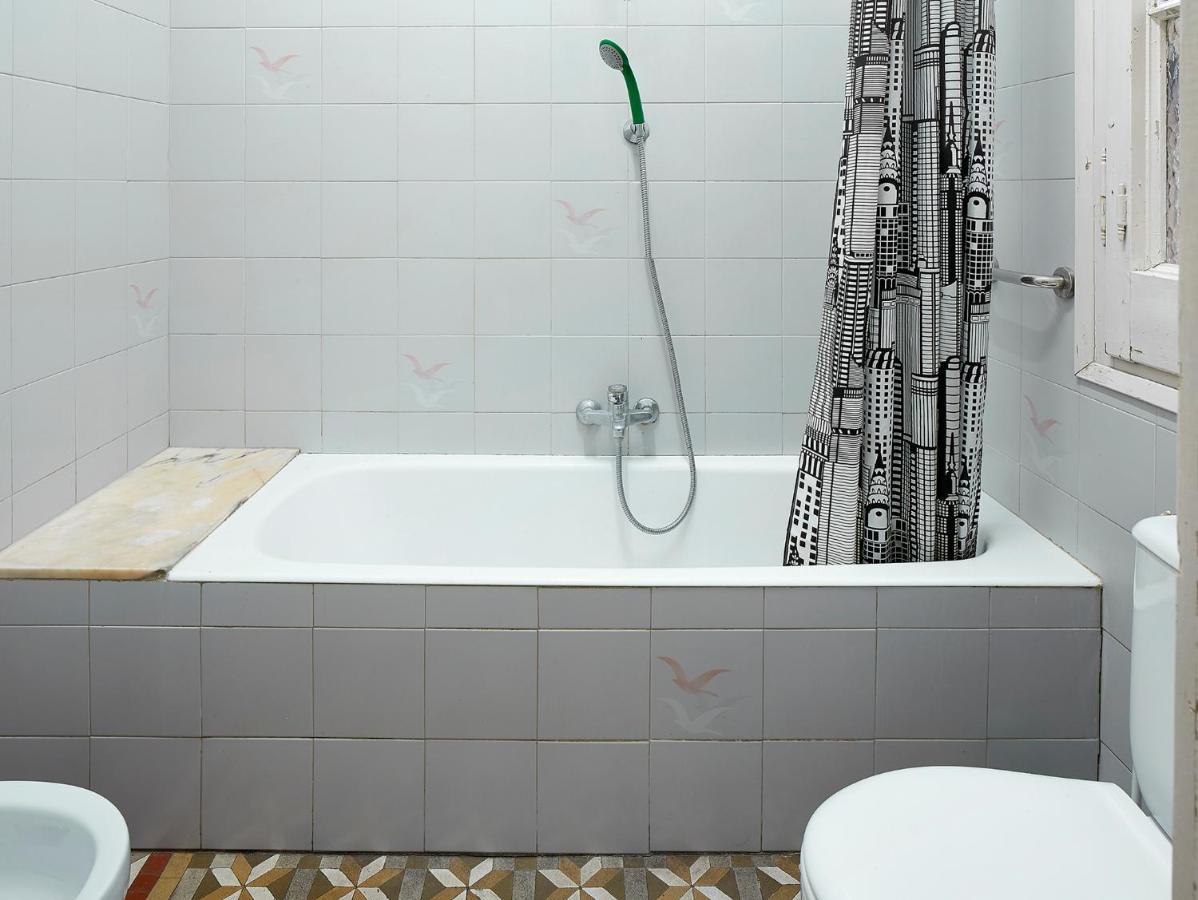 B&B Estudiantes Balmes Barcelona Exterior photo